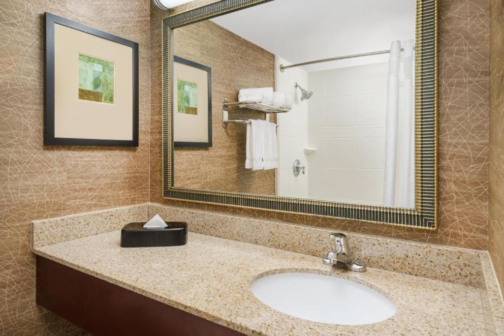 Holiday Inn Express Boston Brockton By Ihg Kültér fotó
